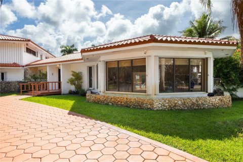 House in Miami, Florida 5 bedrooms, 448.72 sq.m. № 1890205 - photo 4