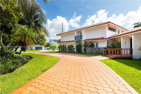 House in Miami, Florida 5 bedrooms, 448.72 sq.m. № 1890205 - photo 5