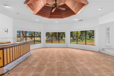 House in Miami, Florida 5 bedrooms, 448.72 sq.m. № 1890205 - photo 11