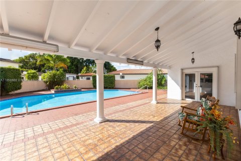 House in Miami, Florida 5 bedrooms, 448.72 sq.m. № 1890205 - photo 23