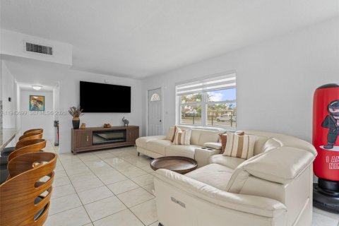 Casa en venta en Miami, Florida, 3 dormitorios, 104.24 m2 № 2000563 - foto 10