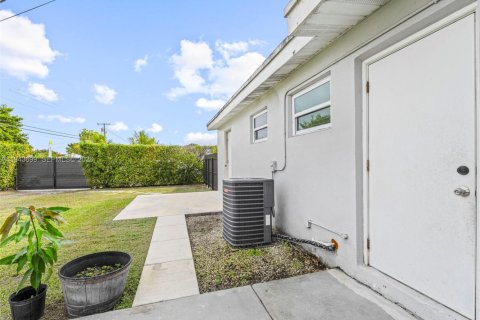 Casa en venta en Miami, Florida, 3 dormitorios, 104.24 m2 № 2000563 - foto 18