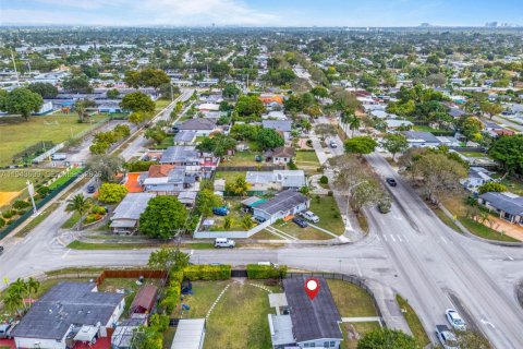 Casa en venta en Miami, Florida, 3 dormitorios, 104.24 m2 № 2000563 - foto 29