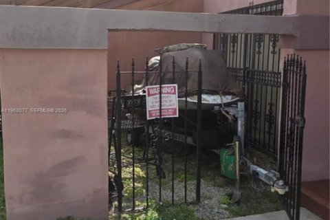 Adosado en venta en Miami, Florida, 3 dormitorios, 162.02 m2 № 2023921 - foto 4