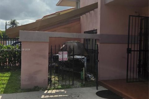 Adosado en venta en Miami, Florida, 3 dormitorios, 162.02 m2 № 2023921 - foto 5