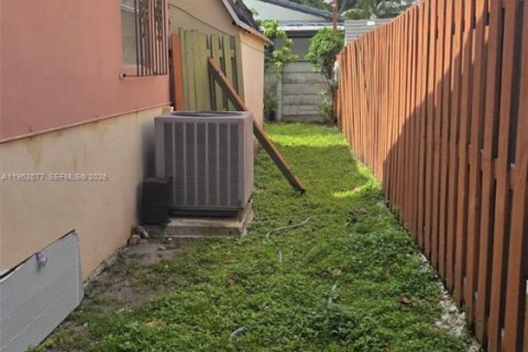 Adosado en venta en Miami, Florida, 3 dormitorios, 162.02 m2 № 2023921 - foto 18