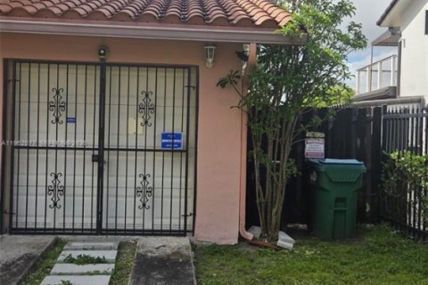 Adosado en venta en Miami, Florida, 3 dormitorios, 162.02 m2 № 2023921 - foto 3