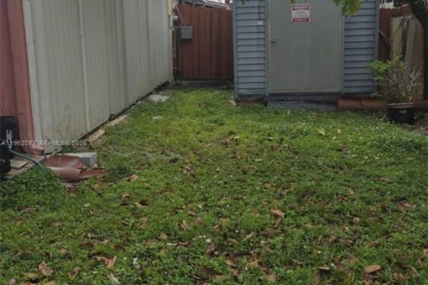 Adosado en venta en Miami, Florida, 3 dormitorios, 162.02 m2 № 2023921 - foto 20