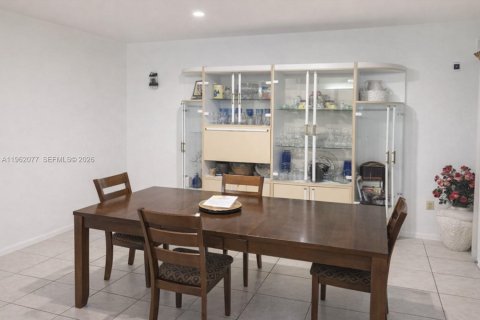 Adosado en venta en Miami, Florida, 3 dormitorios, 162.02 m2 № 2023921 - foto 8