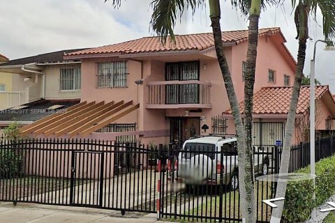 Touwnhouse à vendre à Miami, Floride: 3 chambres, 162.02 m2 № 2023921 - photo 2