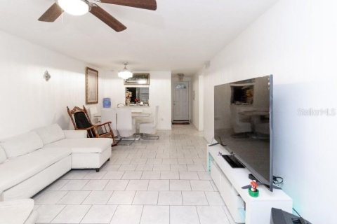 Condo in New Port Richey, Florida, 2 bedrooms  № 1347568 - photo 6
