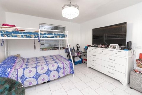 Condo in New Port Richey, Florida, 2 bedrooms  № 1347568 - photo 9