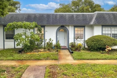 Condo in New Port Richey, Florida, 2 bedrooms  № 1347568 - photo 1