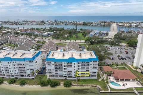Condo in Saint Pete Beach, Florida, 2 bedrooms  № 1907500 - photo 28
