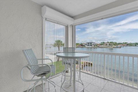 Condo in Saint Pete Beach, Florida, 2 bedrooms  № 1907500 - photo 23