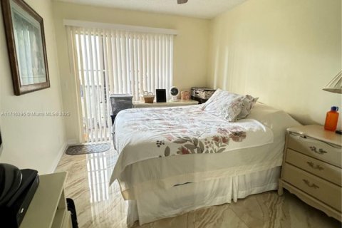Copropriété à vendre à Pembroke Pines, Floride: 2 chambres, 88.54 m2 № 2089069 - photo 6