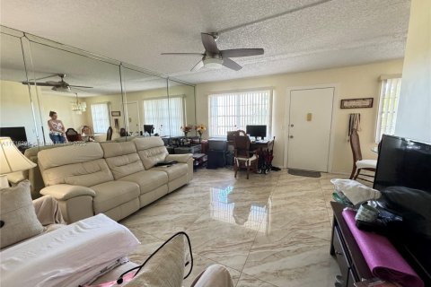 Copropriété à vendre à Pembroke Pines, Floride: 2 chambres, 88.54 m2 № 2089069 - photo 3