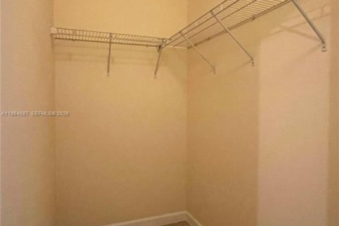 Immobilier commercial à louer à Miami, Floride: 46.45 m2 № 2009300 - photo 8