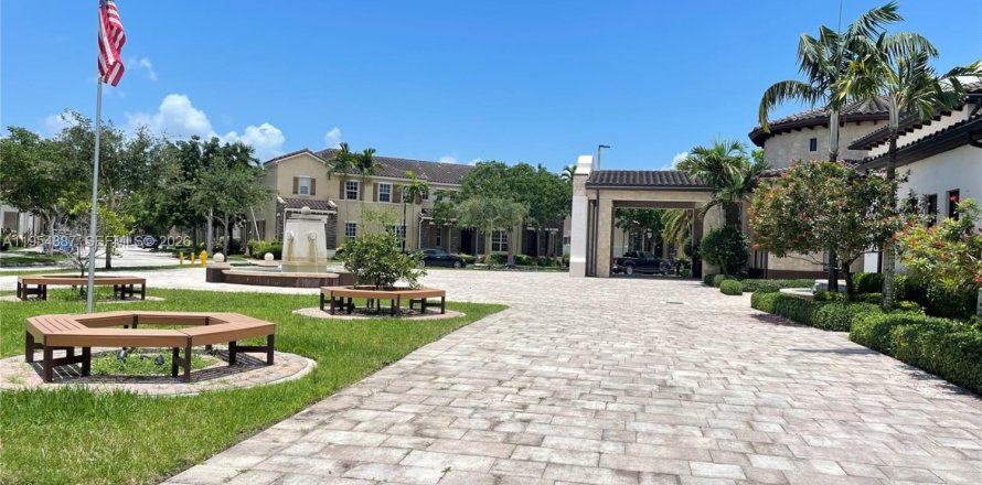 Immobilier commercial à Miami, Floride 46.45 m2 № 2009300