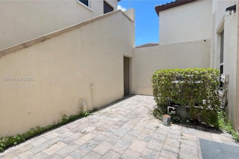 Immobilier commercial à louer à Miami, Floride: 46.45 m2 № 2009300 - photo 4