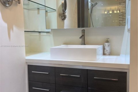 Condominio en alquiler en Sunny Isles Beach, Florida, 3 dormitorios, 143.44 m2 № 1980102 - foto 17