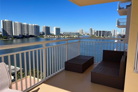 Condominio en alquiler en Sunny Isles Beach, Florida, 3 dormitorios, 143.44 m2 № 1980102 - foto 3