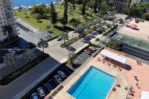 Condominio en alquiler en Sunny Isles Beach, Florida, 3 dormitorios, 143.44 m2 № 1980102 - foto 4