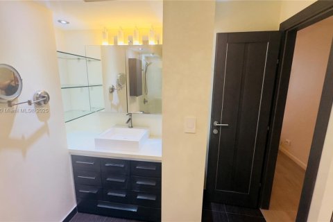 Condominio en alquiler en Sunny Isles Beach, Florida, 3 dormitorios, 143.44 m2 № 1980102 - foto 18