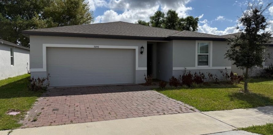 House in Winter Haven, Florida 3 bedrooms, 183.76 sq.m. № 2094836