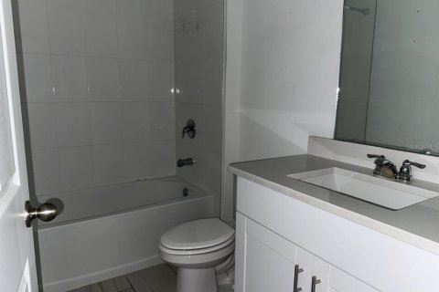 House in Winter Haven, Florida 3 bedrooms, 183.76 sq.m. № 2094836 - photo 7