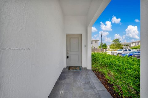 Adosado en venta en Homestead, Florida, 3 dormitorios, 123.37 m2 № 1781543 - foto 3