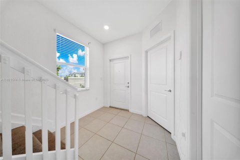 Adosado en venta en Homestead, Florida, 3 dormitorios, 123.37 m2 № 1781543 - foto 4