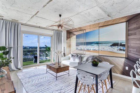 Condo in Miami, Florida, 2 bedrooms  № 1701611 - photo 2