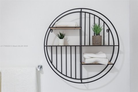 Condo in Miami, Florida, 2 bedrooms  № 1701611 - photo 25