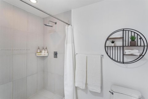 Condo in Miami, Florida, 2 bedrooms  № 1701611 - photo 24