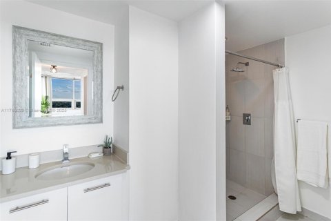 Condo in Miami, Florida, 2 bedrooms  № 1701611 - photo 16