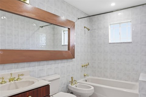 Снять в аренду виллу или дом в Катлер-Бей, Флорида 4 спальни, 257.34м2, № 1953005 - фото 16