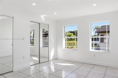 Снять в аренду виллу или дом в Катлер-Бей, Флорида 4 спальни, 257.34м2, № 1953005 - фото 15