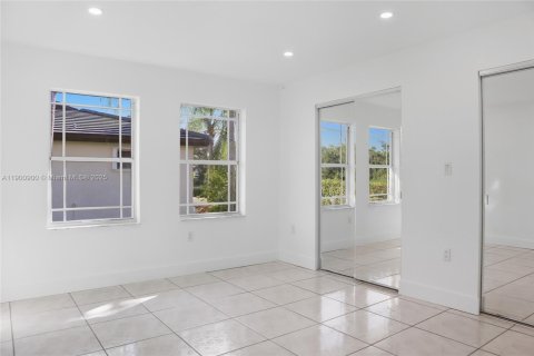 Снять в аренду виллу или дом в Катлер-Бей, Флорида 4 спальни, 257.34м2, № 1953005 - фото 17