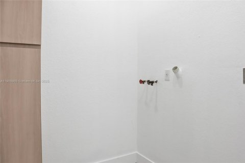 Снять в аренду виллу или дом в Катлер-Бей, Флорида 4 спальни, 257.34м2, № 1953005 - фото 14