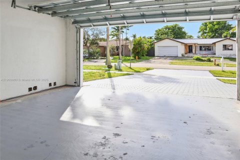 Снять в аренду виллу или дом в Катлер-Бей, Флорида 4 спальни, 257.34м2, № 1953005 - фото 18