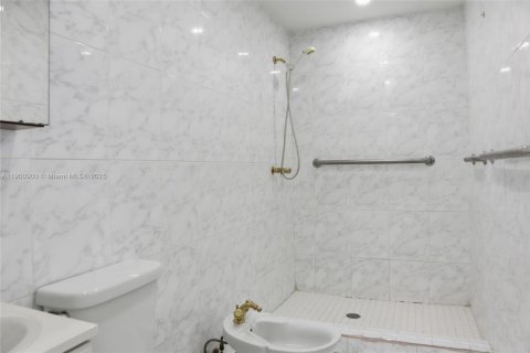 Снять в аренду виллу или дом в Катлер-Бей, Флорида 4 спальни, 257.34м2, № 1953005 - фото 11