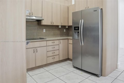 Снять в аренду виллу или дом в Катлер-Бей, Флорида 4 спальни, 257.34м2, № 1953005 - фото 6