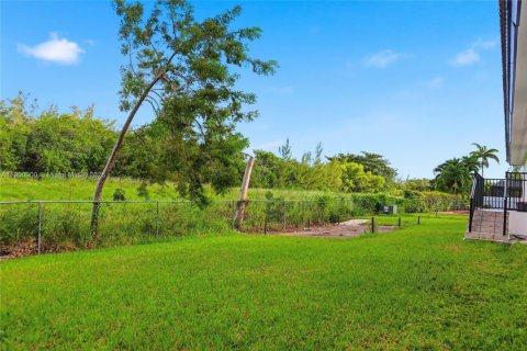 Снять в аренду виллу или дом в Катлер-Бей, Флорида 4 спальни, 257.34м2, № 1953005 - фото 19