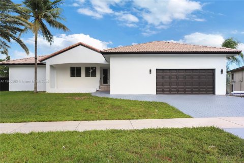 Снять в аренду виллу или дом в Катлер-Бей, Флорида 4 спальни, 257.34м2, № 1953005 - фото 1