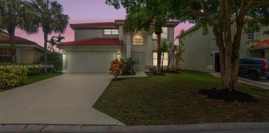 House in Boca Raton, Florida 4 bedrooms, 179.02 sq.m. № 1749803
