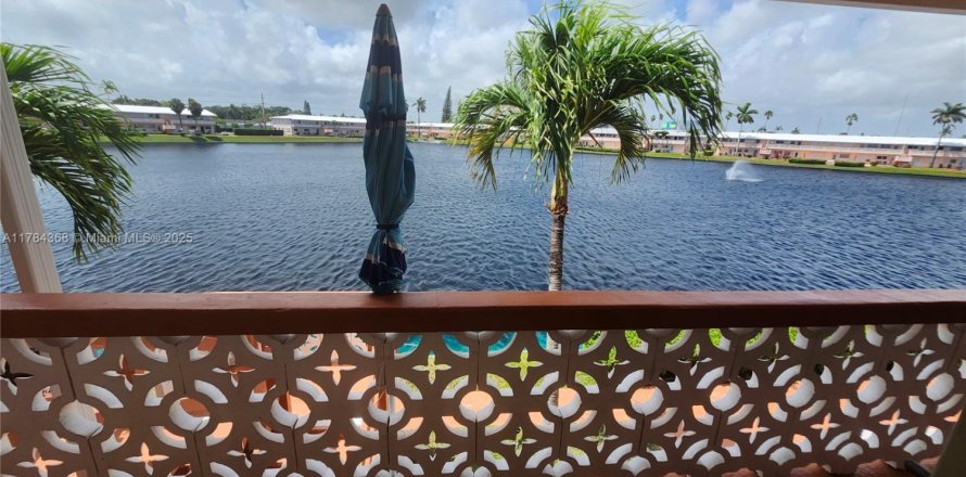 Condominio en Hallandale Beach, Florida, 1 dormitorio  № 1701396