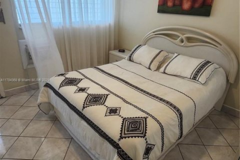 Condominio en venta en Hallandale Beach, Florida, 1 dormitorio, 58.06 m2 № 1701396 - foto 10