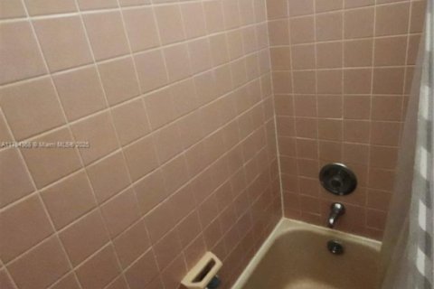 Condominio en venta en Hallandale Beach, Florida, 1 dormitorio, 58.06 m2 № 1701396 - foto 16