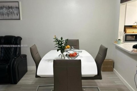 Купить кондоминиум в Суитуотер, Флорида 2 спальни, 66.89м2, № 1857302 - фото 3